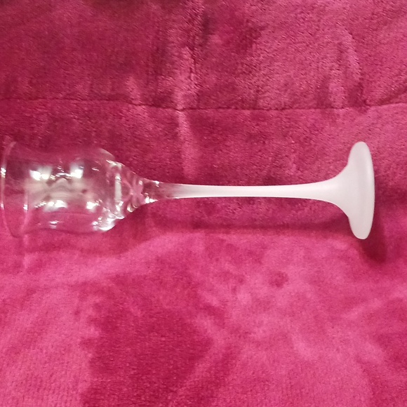 Absolutely STUNNING set of PartyLite Frosted Votive Stemware Tealite holders - Picture 5 of 5